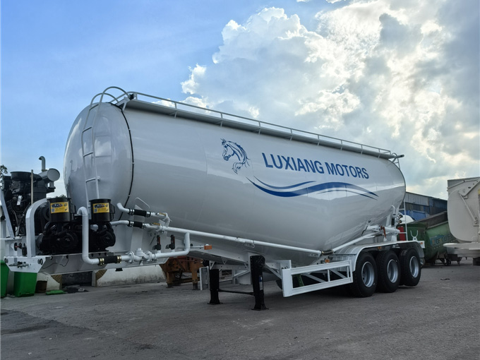 粉粒物料運(yùn)輸半掛車